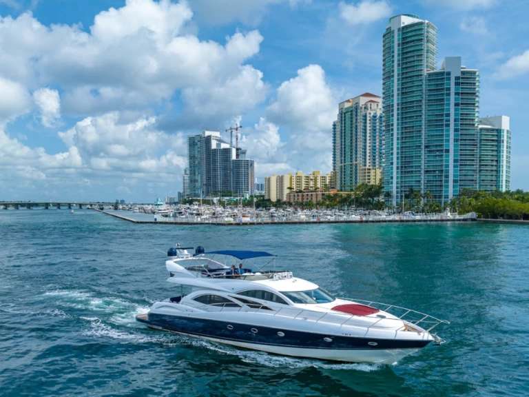 Noleggio Yacht di lusso con o senza skipper Sunseeker a Miami Beach