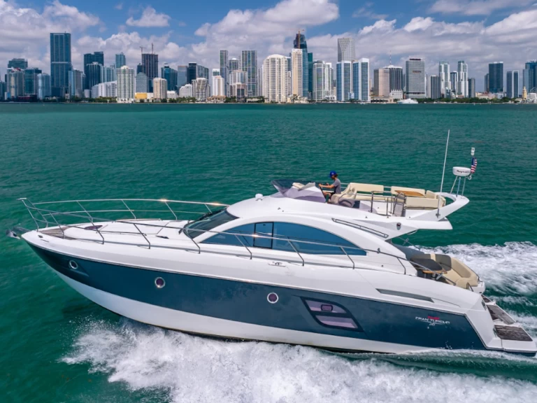 Noleggio Yacht di lusso Bénéteau con patente nautica