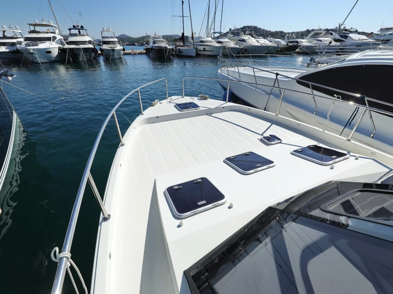 Noleggio barche Cobra Yachts Futura 40 Grand Horizon a Punat su Samboat
