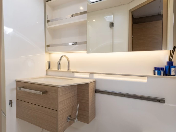 Noleggio barche Spalato economico Lagoon 55 LUXURY version (2025)