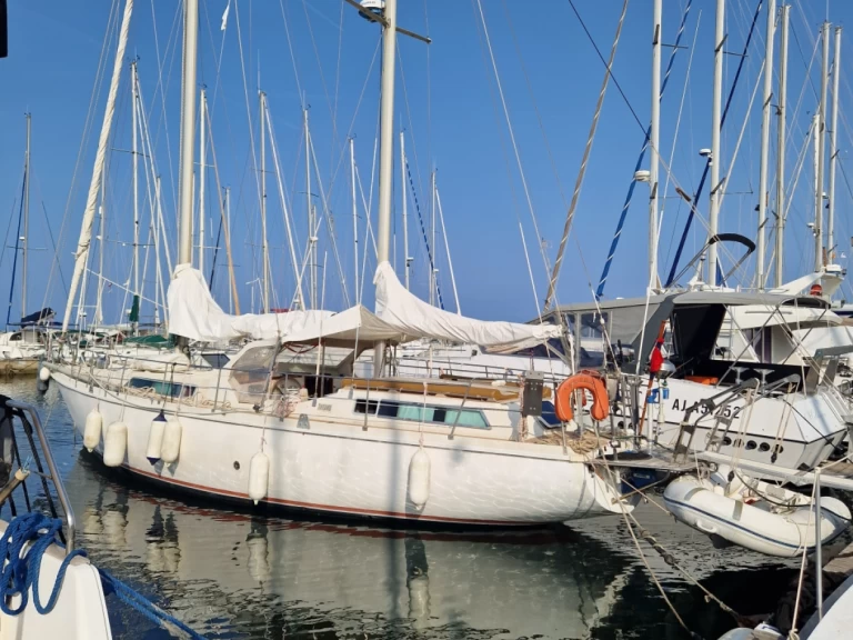 Noleggio barche Amel Maramu a Santa Maria Poggio su Samboat