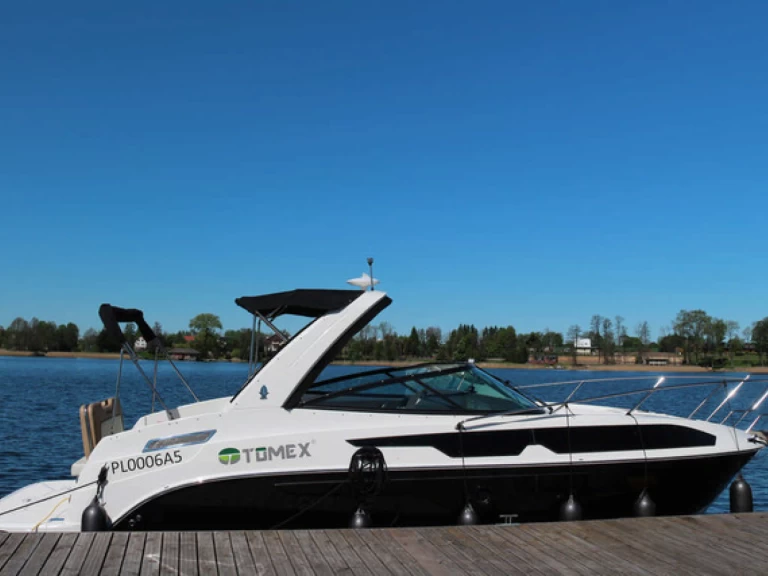 Barca a motore a noleggio a Górkło al miglior prezzo