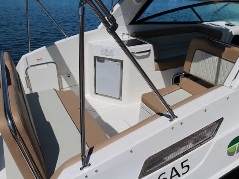 Noleggiare una Bayliner C8 a Górkło