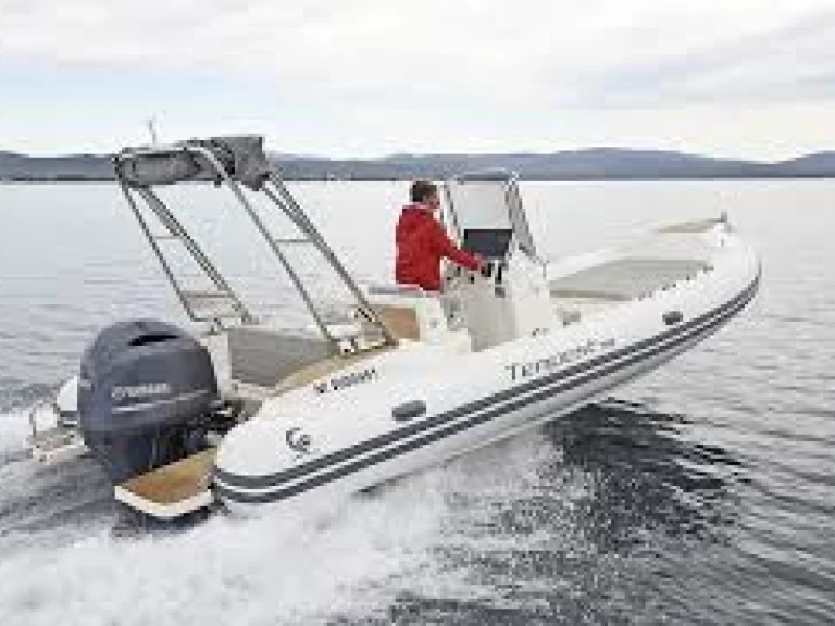 Noleggiare una Capelli CAPELLI TEMPEST 700 a Arzon