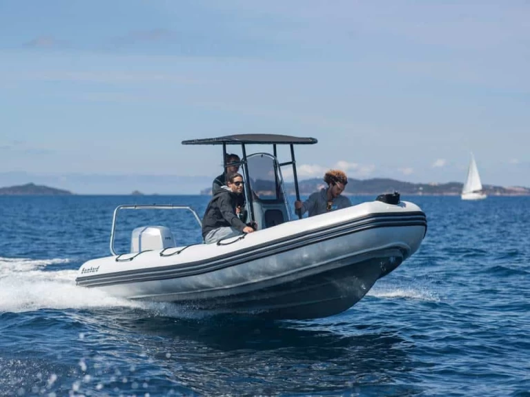 Noleggio a Arzon – 7 BOMBARD EXPLORER 600 NEO su SamBoat