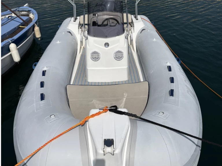 Noleggio Gommone Capelli con patente nautica