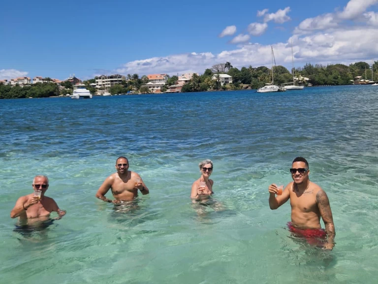 Noleggio Barca a motore con o senza skipper aback 24 a Les Trois-Îlets