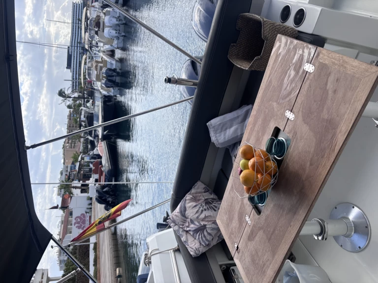 Noleggio Barca a motore Jeanneau con patente nautica