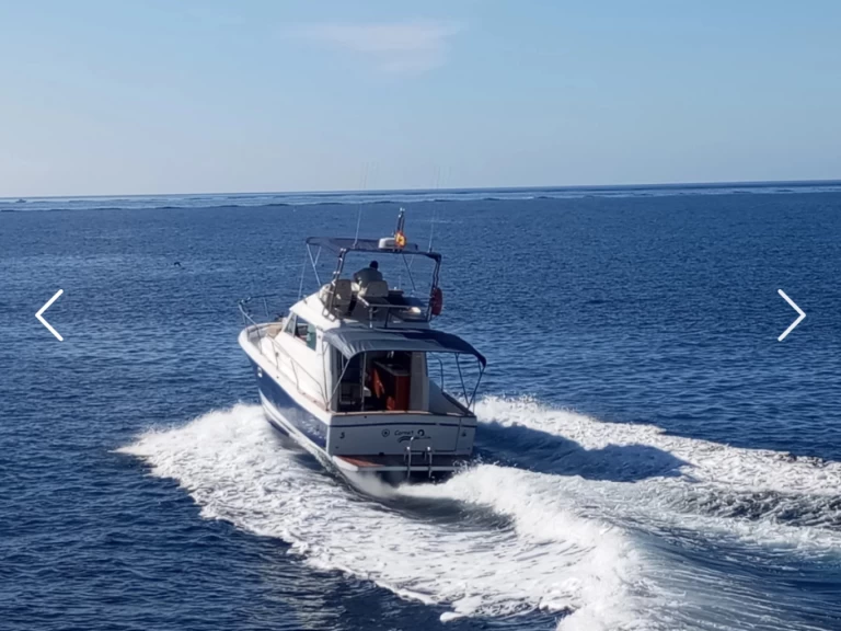 Noleggiare una Bénéteau Antares 10.80 Fly a Roses