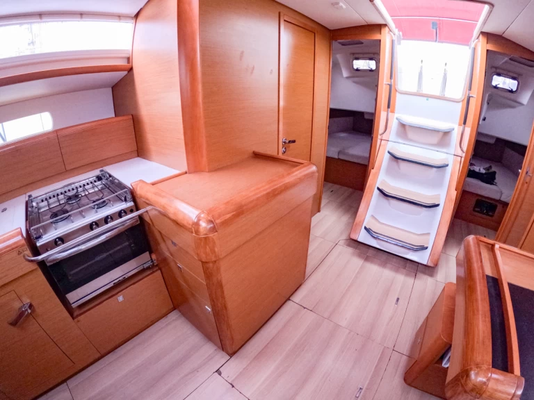 Noleggiare una Jeanneau Sun Odyssey 519 a San Miguel De Abona