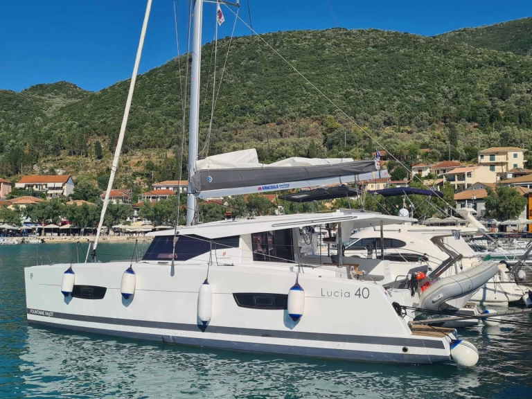 Noleggiare una Fountaine Pajot Lucia 40 a Ligia