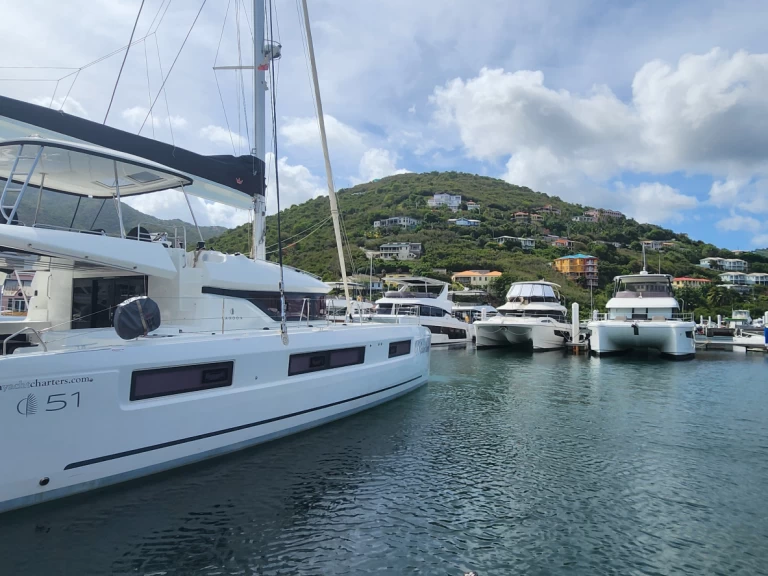 Noleggio Catamarano Lagoon con patente nautica