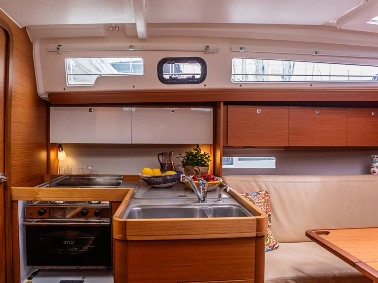 Noleggiare una Dufour Dufour 360 Grand Large 2.20 draft a Furnari