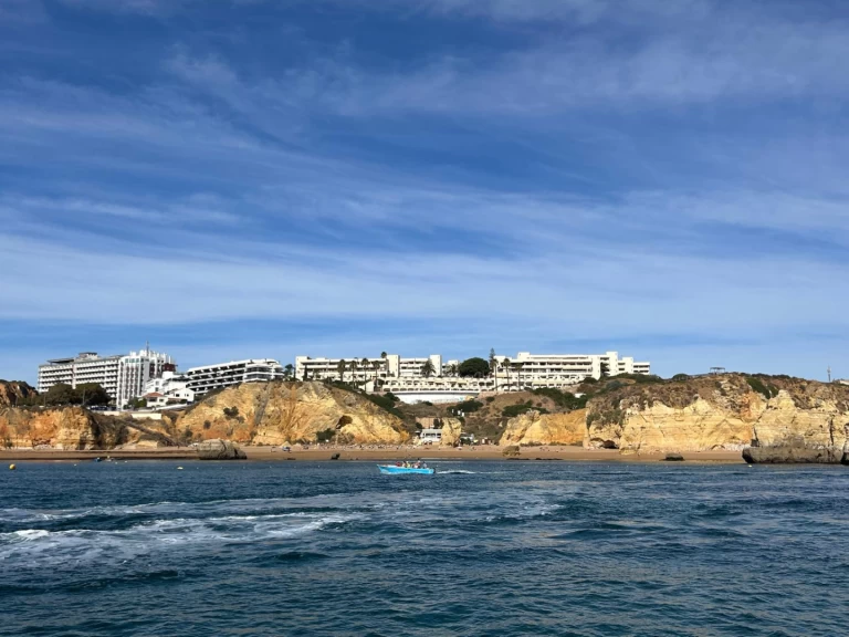 Noleggiare una Cranchi Mediterranee 47 a Marina de Lagos