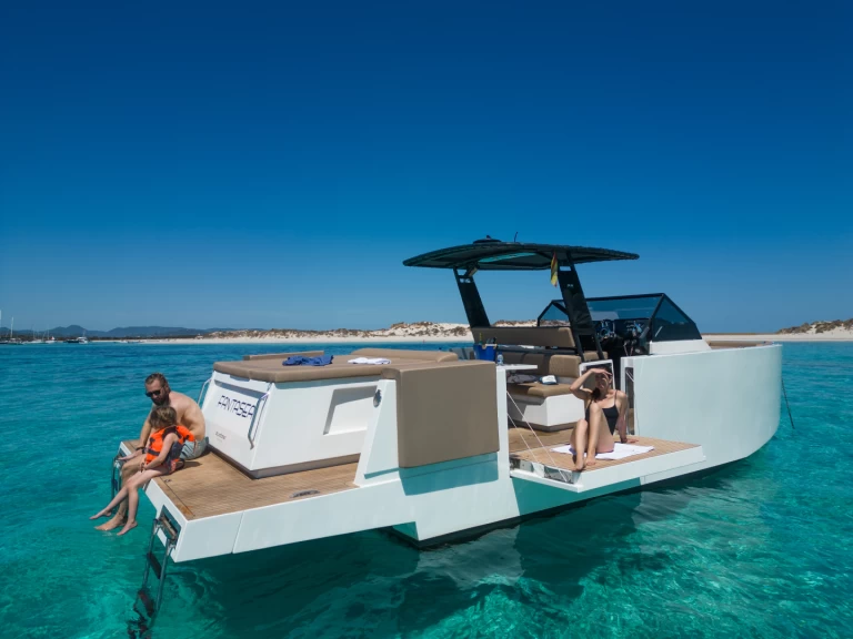 Noleggio Barca a motore a Sant Antoni de Portmany – De Antonio  D33