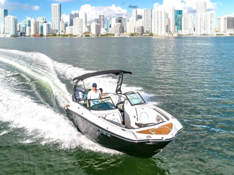 Noleggio Barca a motore Monterey con patente nautica