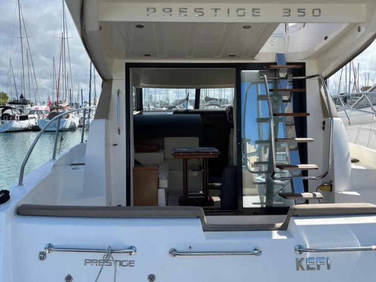 Noleggio Barca a motore a Les Sables-d'Olonne – Jeanneau Prestige 350 Fly