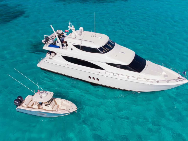 Noleggio Yacht di lusso Hatteras con patente nautica