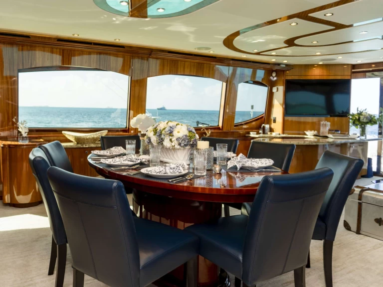 Hatteras Gail Force II da affittare a  Nassau