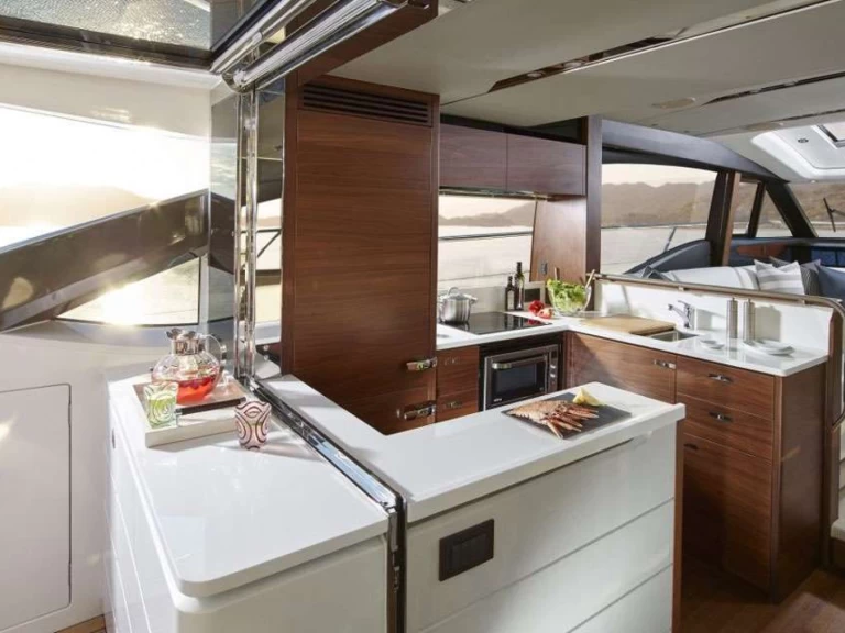 Yacht di lusso a noleggio a Phuket (City) al miglior prezzo