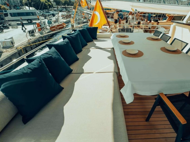 Noleggio Yacht di lusso Custom con patente nautica