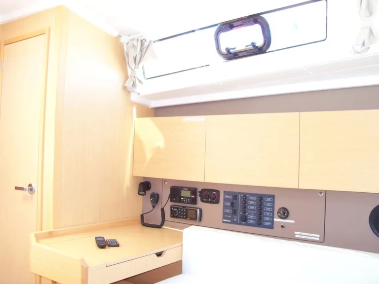 Noleggio barche Bénéteau Oceanis 38 a Trogir su Samboat