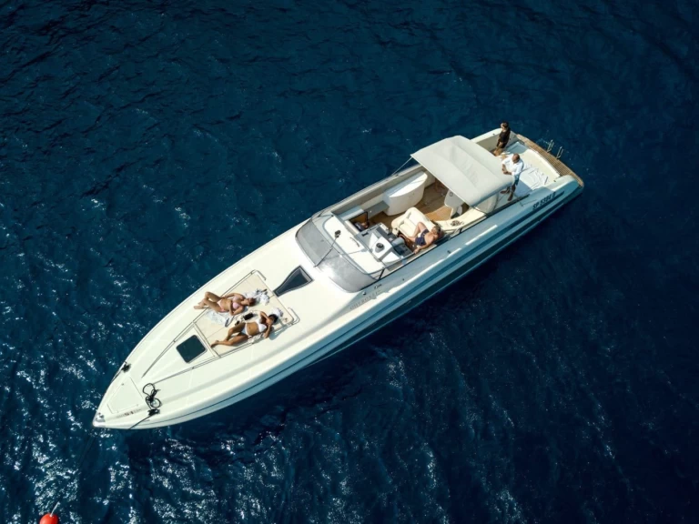 Noleggio Barca a motore cherokee con patente nautica