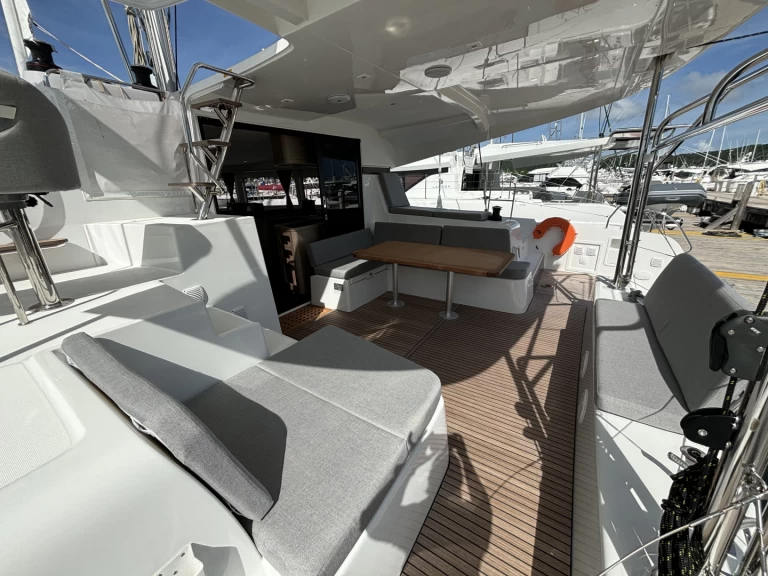 Noleggio barche Lagoon Lagoon 42 a Playa Sardinera su Samboat