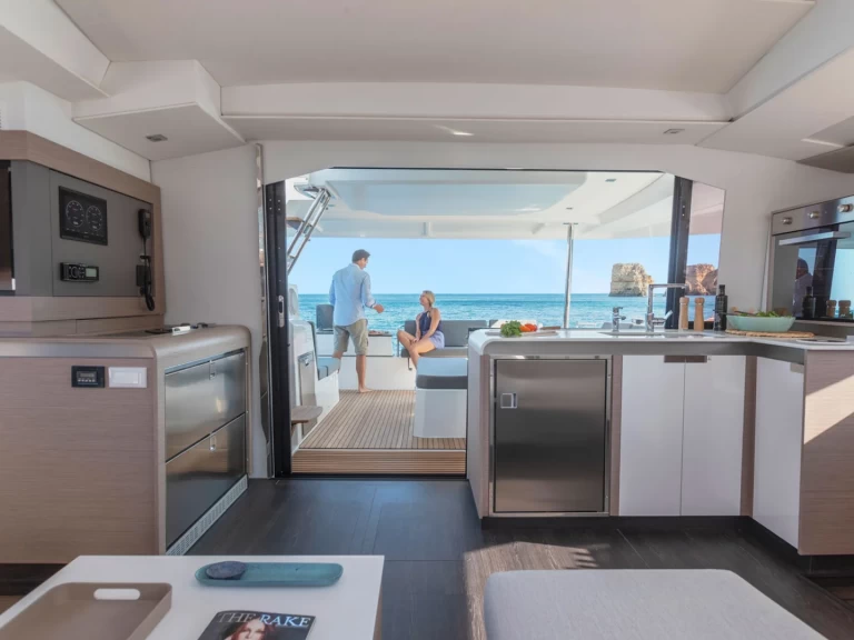 Noleggiare una Fountaine Pajot Elba 45 a Capo d'Orlando