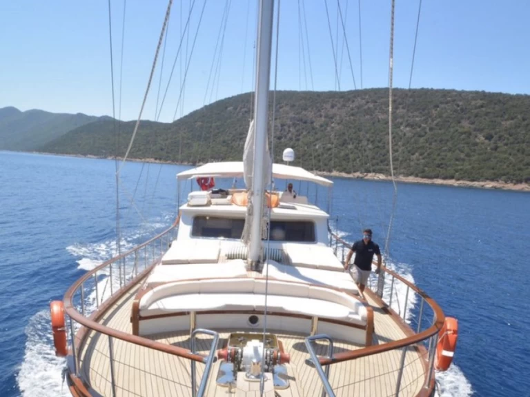 Noleggio Barca a vela Custom Made con patente nautica