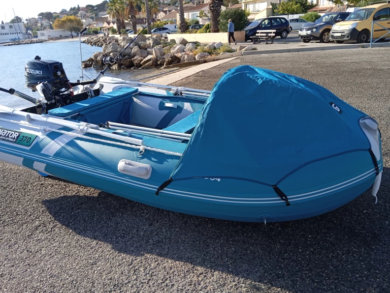 Barca a motore a noleggio a Francia al miglior prezzo