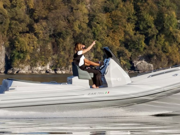 Noleggio Gommone Zar con patente nautica