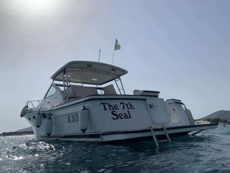 Noleggio Barca a motore Tiara con patente nautica