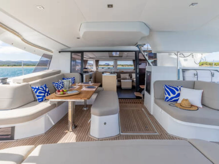 Noleggiare una Fountaine Pajot Fountain Pajot FP 44 a Paros (Isola)