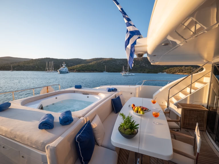 ISA, RODRIGUEZ GROUP ITALY 133 da affittare a  Flisvos Marina