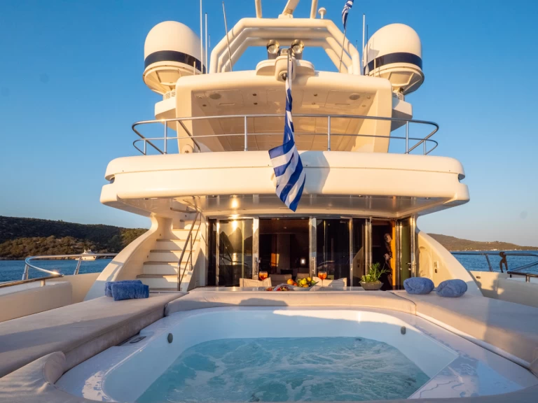 Noleggiare una ISA, RODRIGUEZ GROUP ITALY 133 a Flisvos Marina