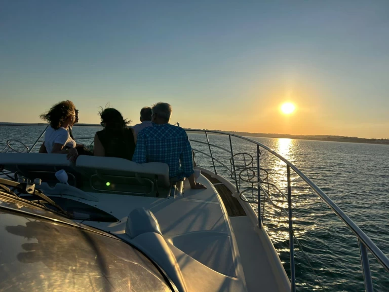 Noleggiare una Cranchi Mediterranee 47 a Marina de Lagos