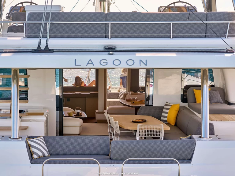 Noleggio Yacht di lusso a Barcellona – Lagoon Lagoon Sixty5 2025