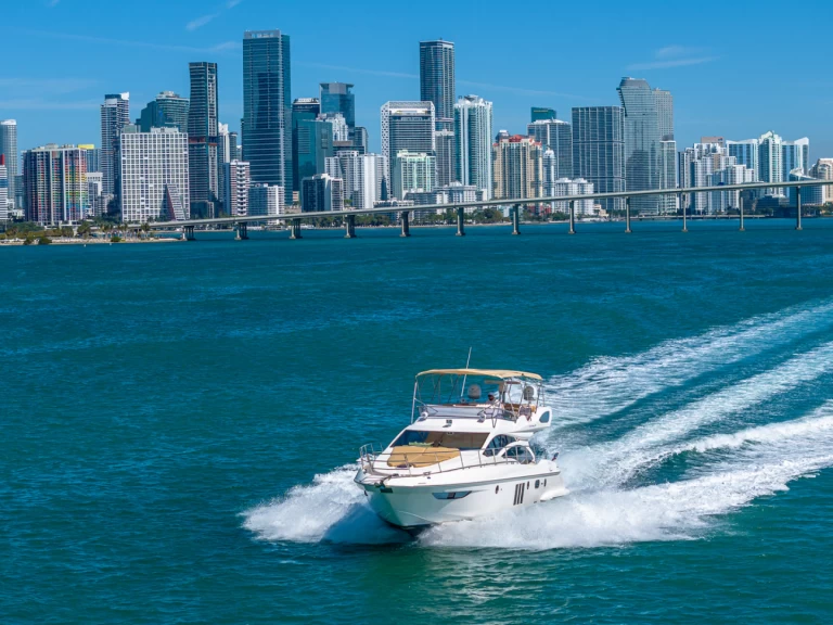 Noleggiare una Azimut Azimut 53 Fly a Miami Beach