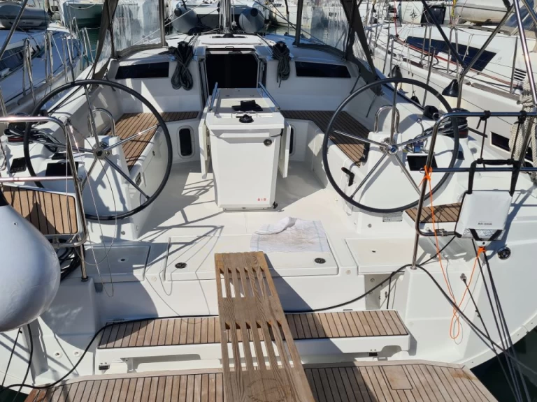 Noleggio Barca a vela Bénéteau con patente nautica