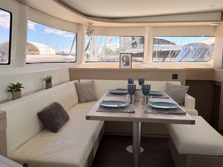 Noleggio Catamarano Lagoon con patente nautica