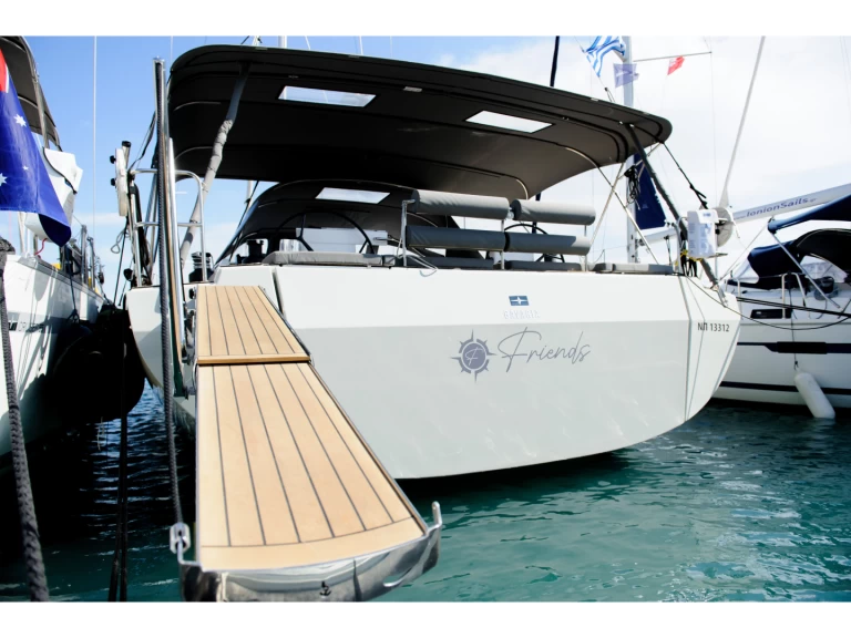 Noleggiare una Bavaria Bavaria C57 a Néa Péramos