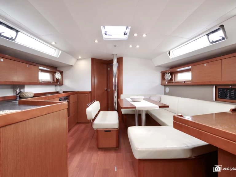 Barca a vela a noleggio a Cannigione al miglior prezzo