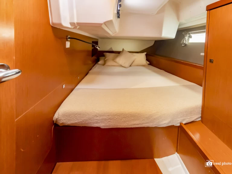 Bénéteau Oceanis 45 da affittare a  Cannigione