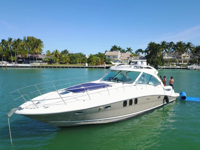 Noleggio barche Sea Ray Sea Ray 480 Sundancer a Miami Beach su Samboat