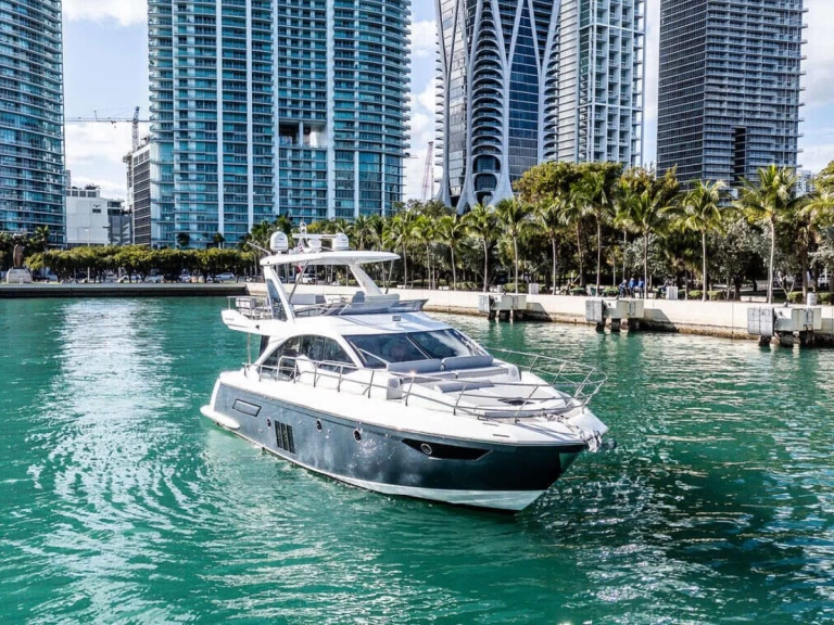Noleggio Yacht di lusso con o senza skipper Azimut a Miami Beach