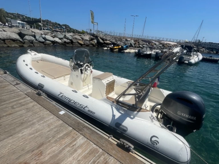 Capelli Tempest 650 da affittare a  Les Issambres