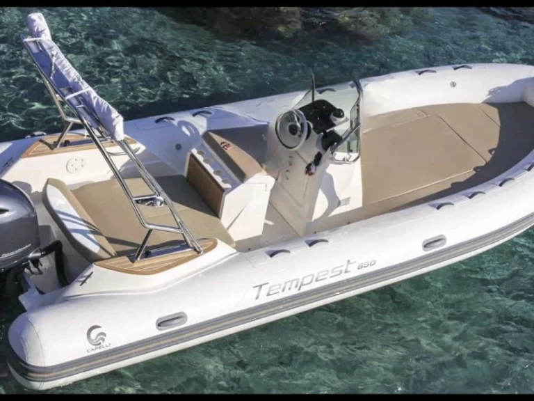 Noleggiare una Capelli Tempest 650 a Les Issambres