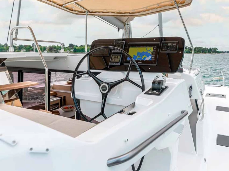 Noleggio Catamarano Fountaine Pajot con patente nautica