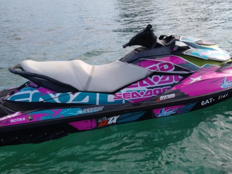 Noleggiare una Bombard Wale prop230 a San Antonio Port